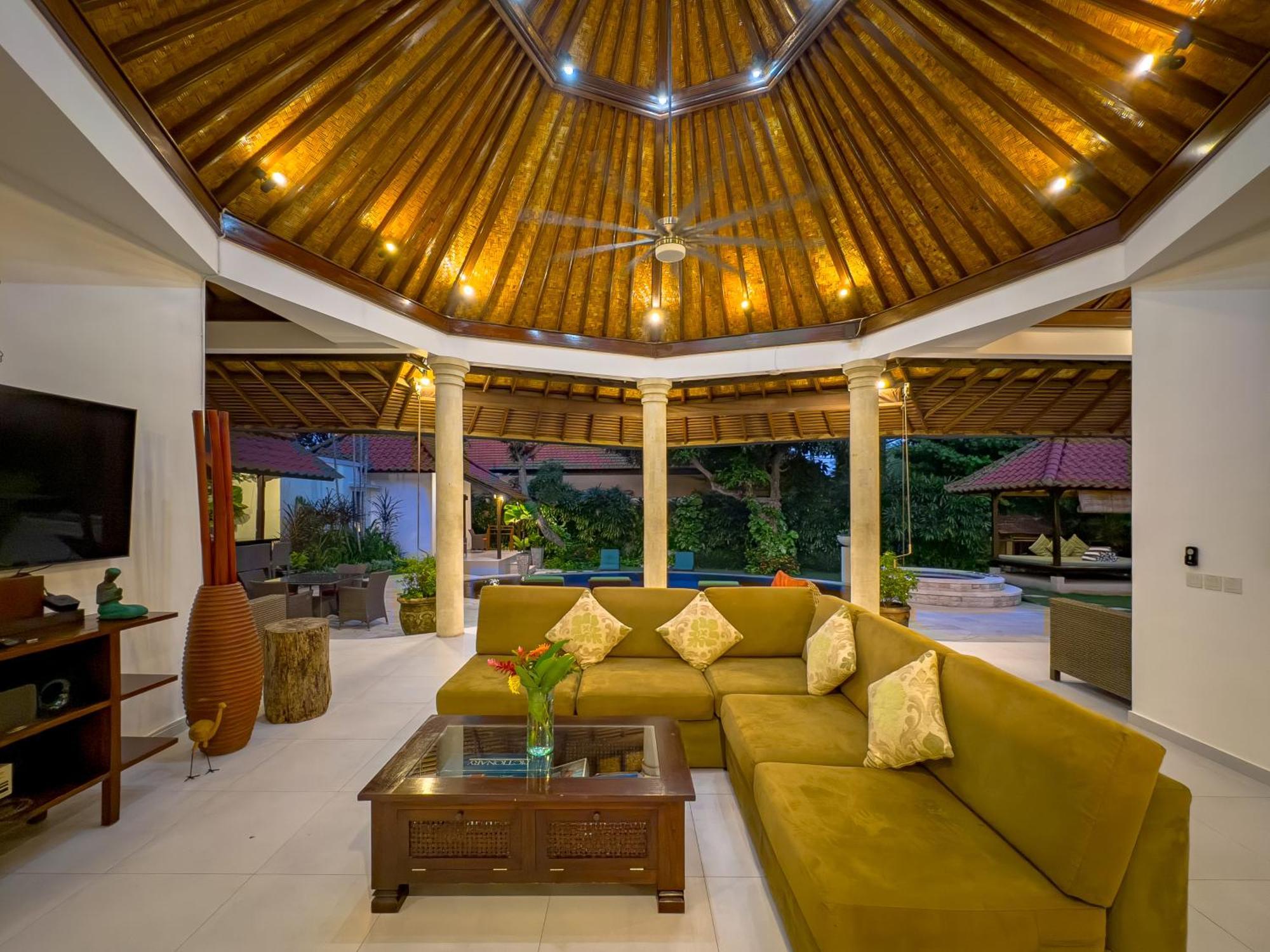 Villa Bugis Abimanyu Seminyak Номер фото