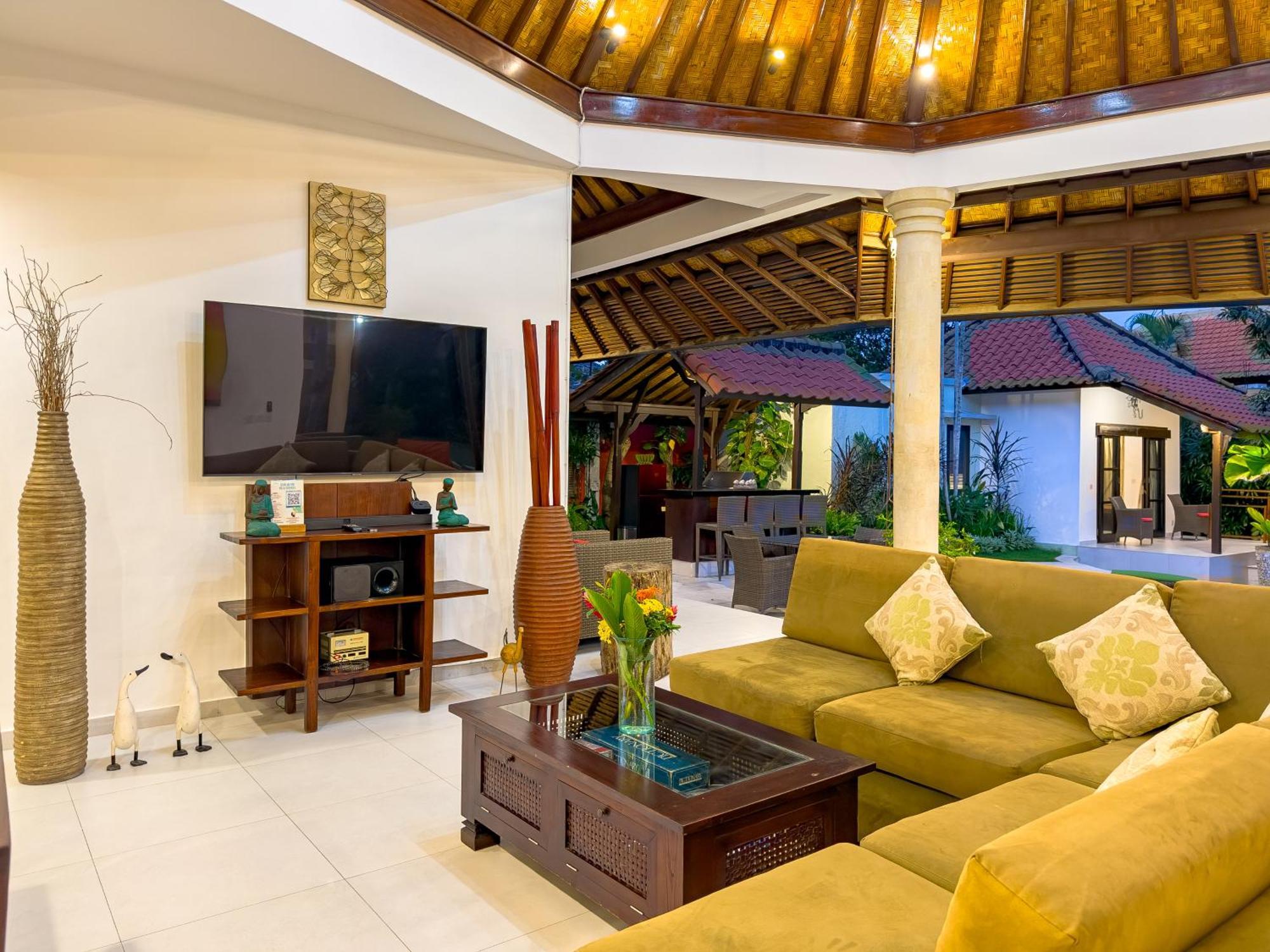 Villa Bugis Abimanyu Seminyak Номер фото