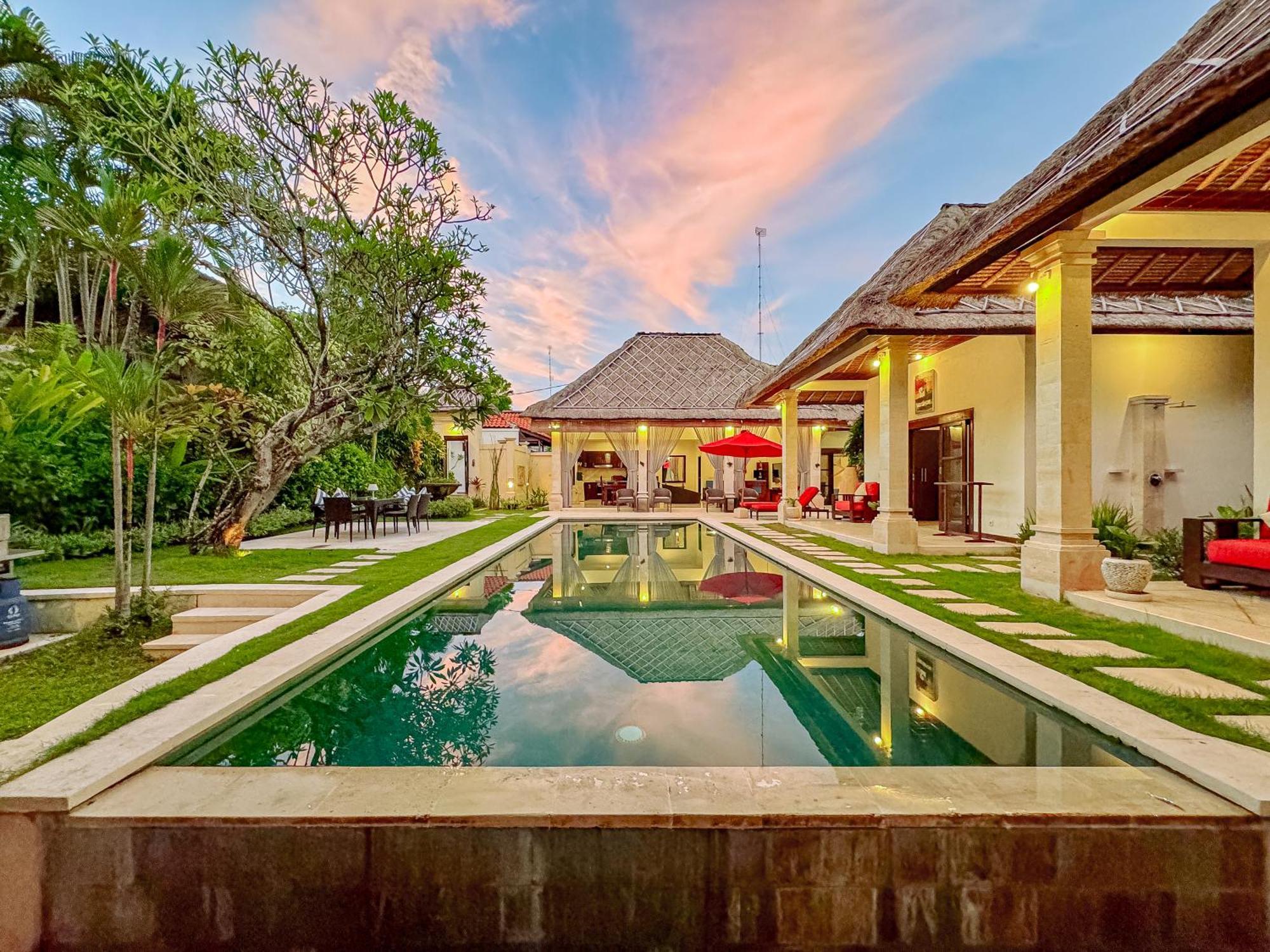 Villa Bugis Abimanyu Seminyak Номер фото